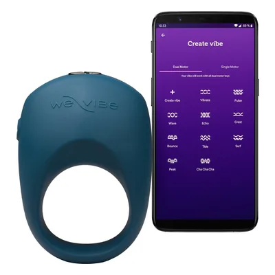 Penisring Vergleich: We-Vibe Pivot 2 vor weißem Hintergrund